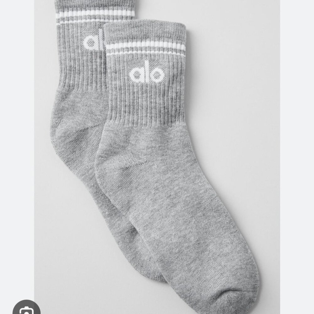 ALO Yoga Unisex Half-Crew Socks in Gray/White - NEW - Picture 3 of 4